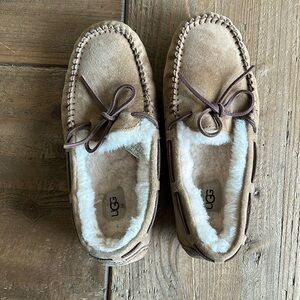 Women’s size 8 UGG moccasin